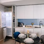 Elegant Beige - 5 Minutes From The Como