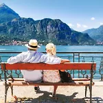 Elegant Beige - 5 Minutes From The Apartment Como