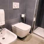 Elegant Beige - 5 Minutes From The Apartment *