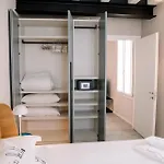 Elegant Beige - 5 Minutes From The Como