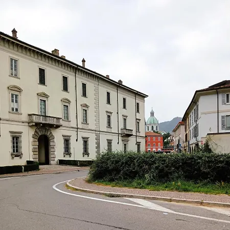 Apartment Elegant Beige 5 Minutes From The Como
