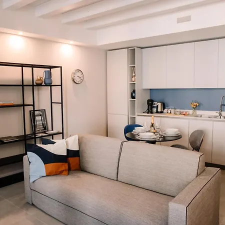 Apartment Elegant Beige 5 Minutes From The Como